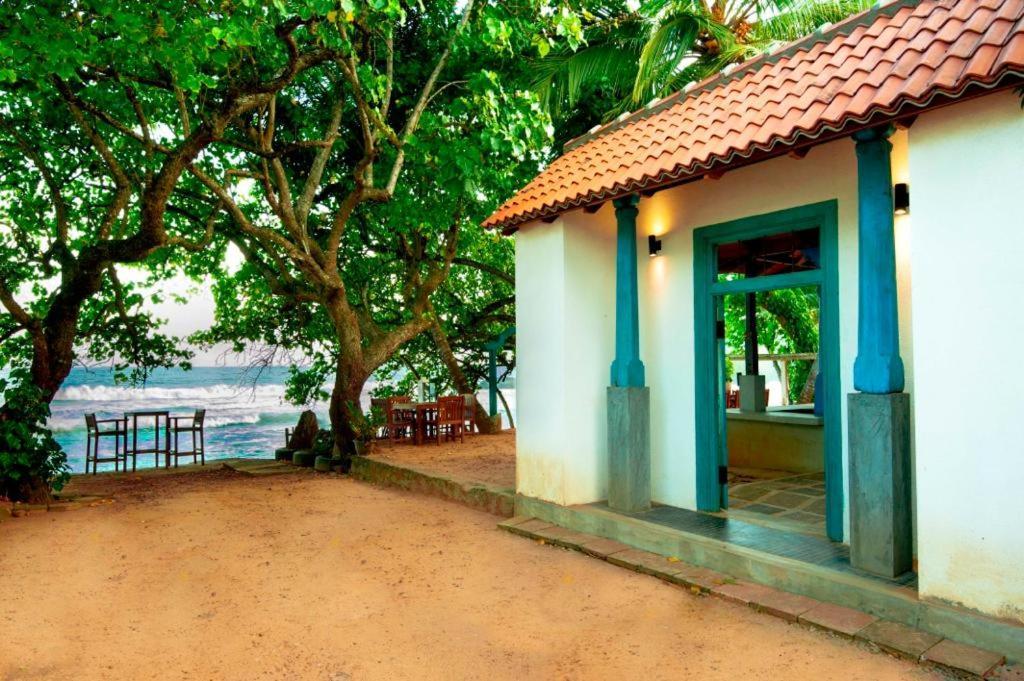 Ocean Gateway Dickwella Hotel Bagian luar foto