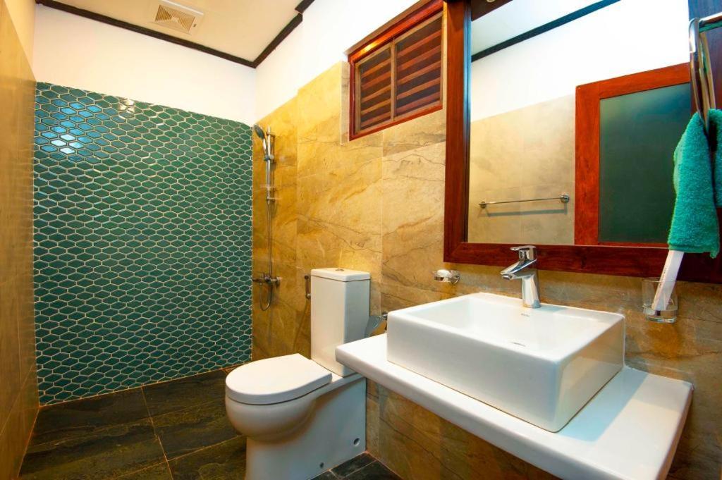 Ocean Gateway Dickwella Hotel Bagian luar foto