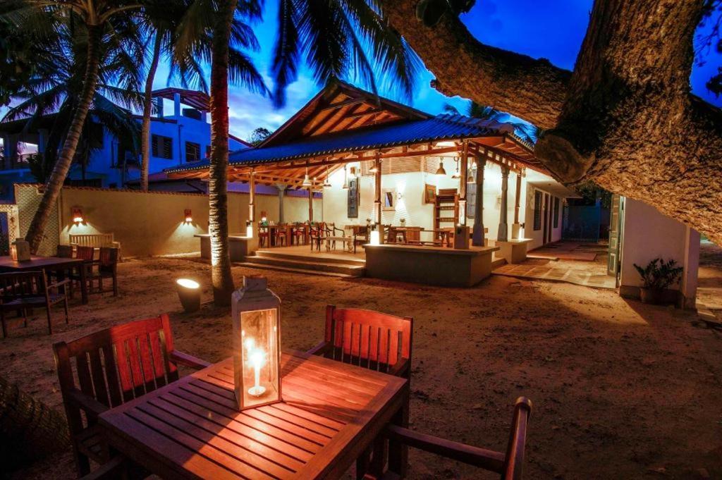 Ocean Gateway Dickwella Hotel Bagian luar foto