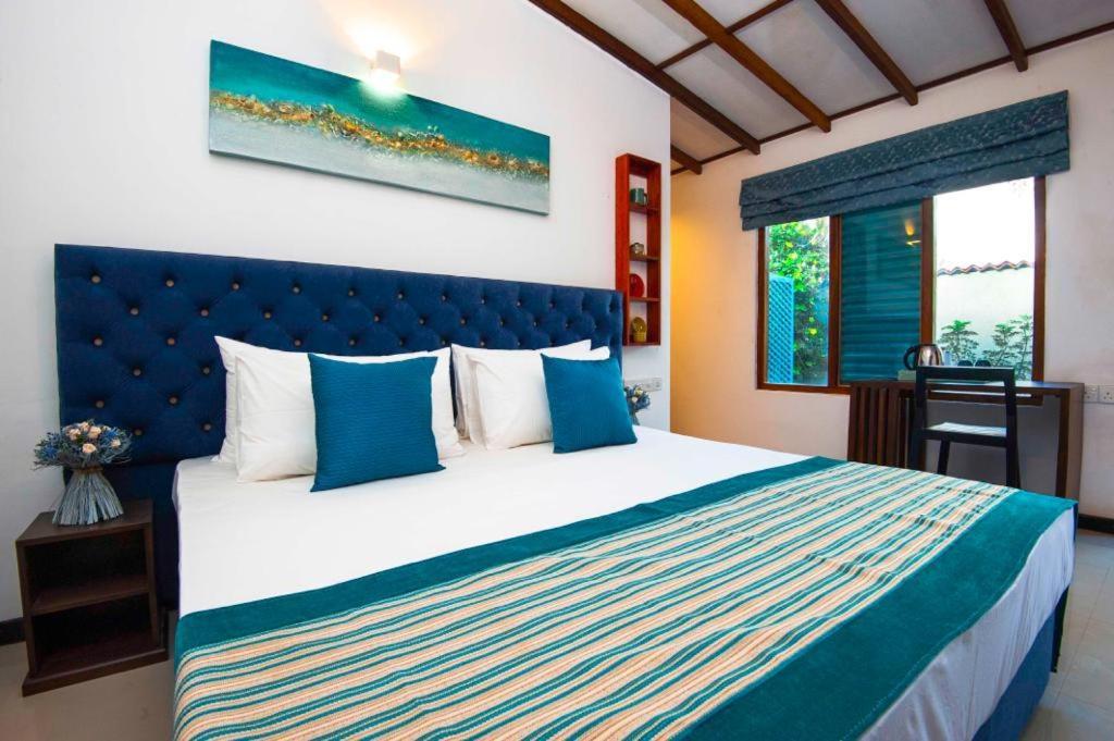 Ocean Gateway Dickwella Hotel Bagian luar foto
